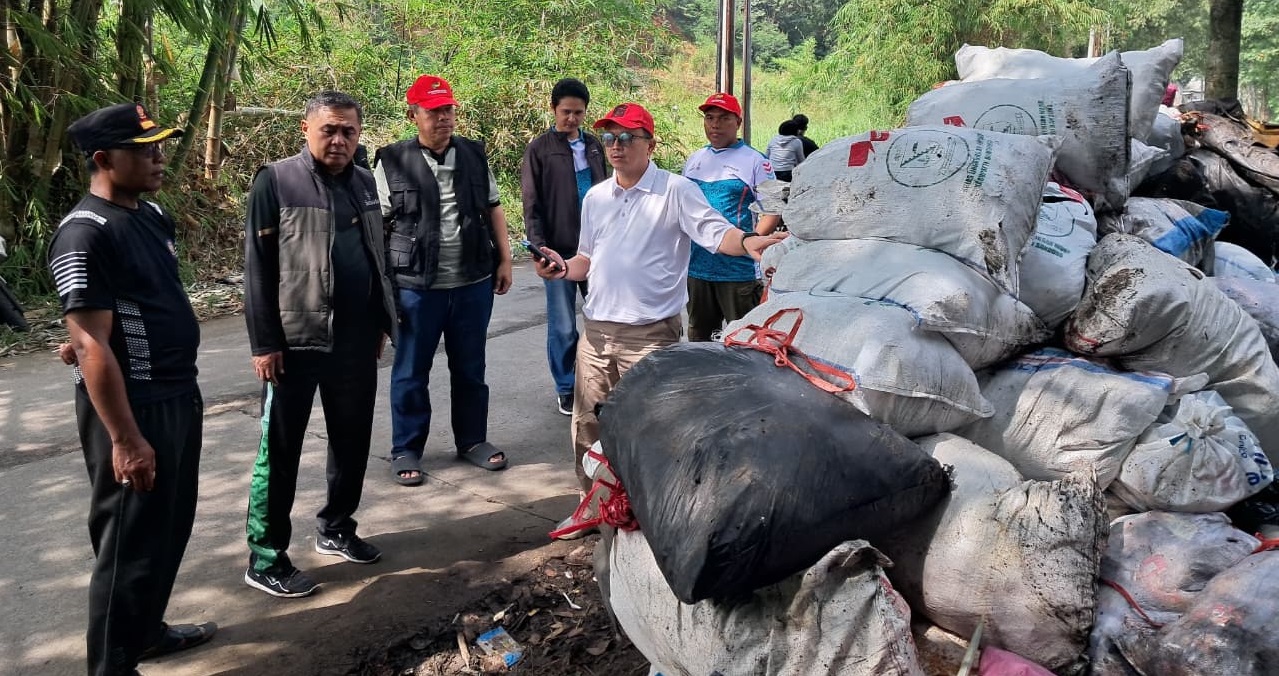 Ribuan ASN Pemkab Bandung Serentak Bersihkan Lingkungan di 31 Kecamatan